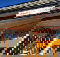 Town House Motor Inn - Rental Cars