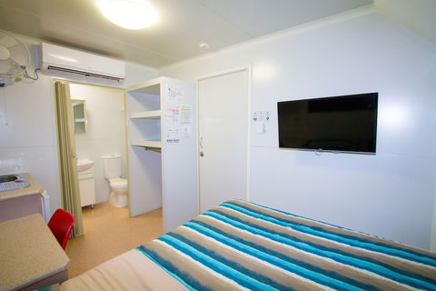 Meekatharra Accommodation Centre - Rental Cars 0