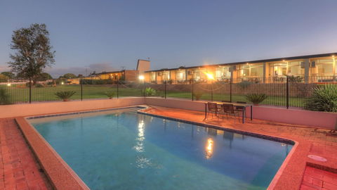 Atherton Motel - Rental Cars 6