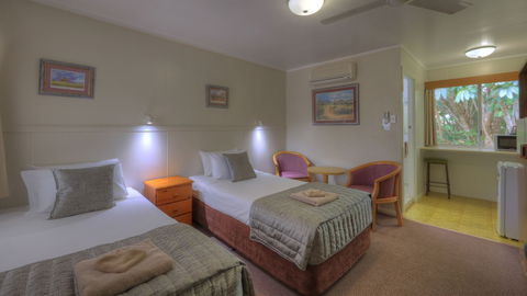 Atherton Hinterland Motel - Rental Cars 3