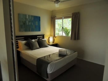 Airlie Central Apartments - Rental Cars 6