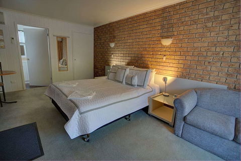 Mountain View Motor Inn & Holiday Lodges - Rental Cars 6