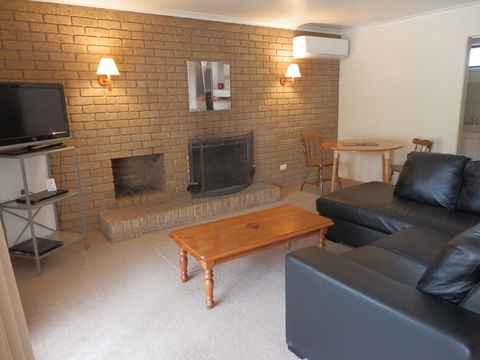 Mountain View Motor Inn & Holiday Lodges - Rental Cars 4