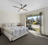 Kennedy Holiday Resort - Rental Cars