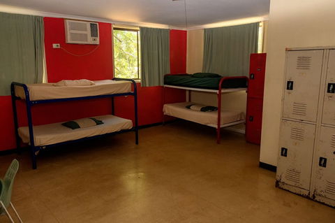 Palm Court Budget Motel Hostel/Backpackers - Rental Cars 4