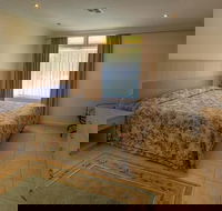 Cooma Motor Lodge Motel - Rental Cars