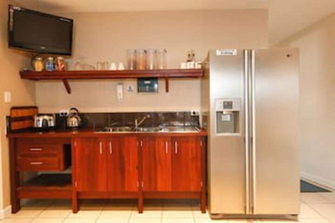 Waikiki Beach Bed & Breakfast - Rental Cars 4