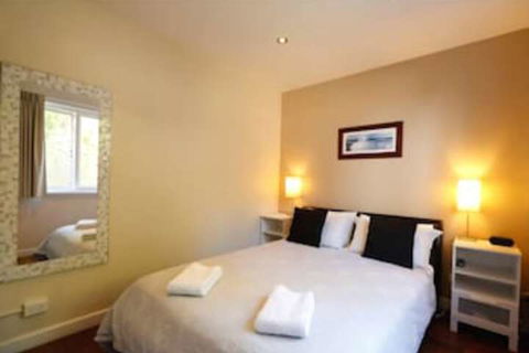 Waikiki Beach Bed & Breakfast - Rental Cars 7