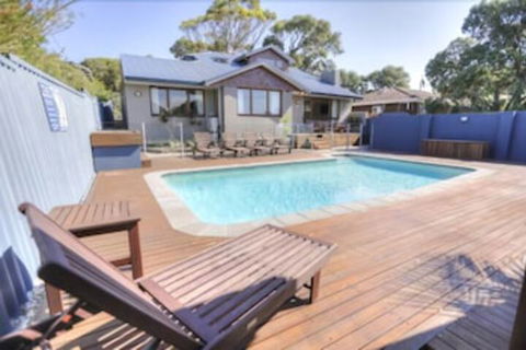 Waikiki Beach Bed & Breakfast - Rental Cars 3