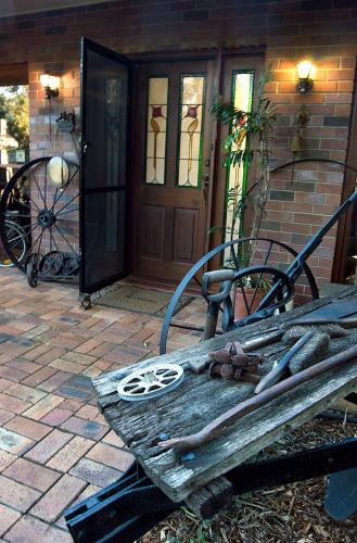 Hideaway Haven Bed & Breakfast - Rental Cars 1
