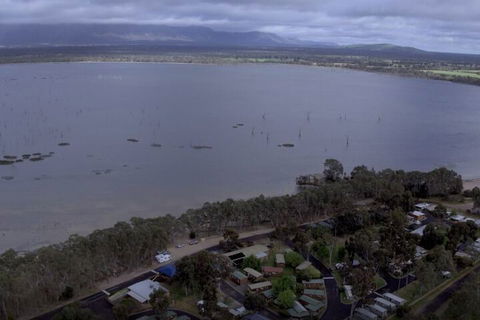 Lake Fyans Holiday Park - Rental Cars 1
