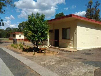 Wagon Wheel Motel - Rental Cars 1