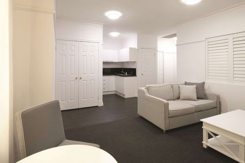 Adina Apartment Hotel Brisbane Anzac Square - Rental Cars 6