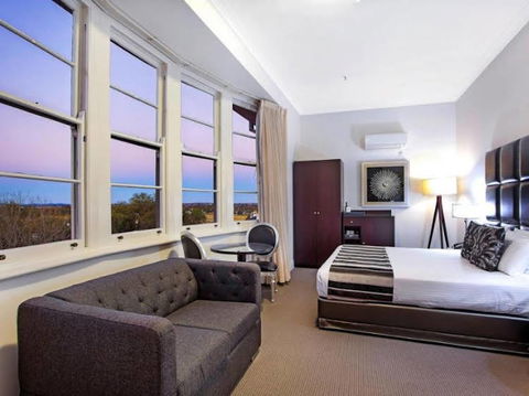 Monte Pio Hotel & Conference Centre - Rental Cars 1