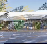 Motto Farm Motel - Rental Cars