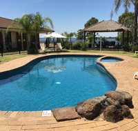 Capricorn Motor Inn - Rental Cars