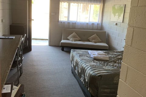 Tartan Motel - Rental Cars 5