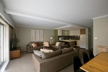 Altitude Apartments - Rental Cars 0