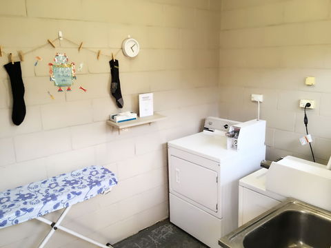 Apollo Motel Biloela - Rental Cars 5