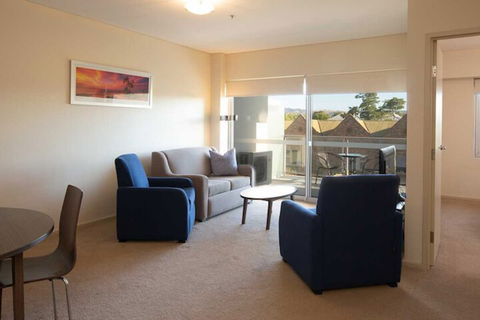 Hume Serviced Apartments - Rental Cars 3