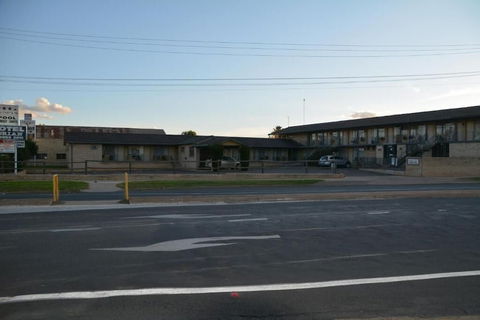 Adrian Motel - Rental Cars 2