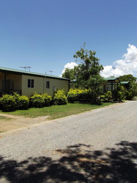 Biloela Caravan & Tourist Park - Rental Cars 5