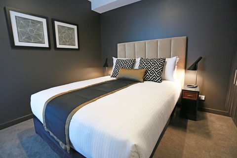Alex Perry Hotel & Apartments - Rental Cars 6