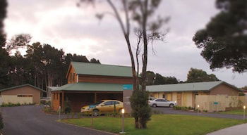 Motel Strahan - Rental Cars 1
