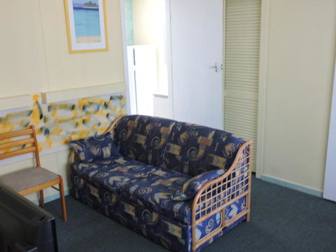 Pacific Motor Inn - Rental Cars 6