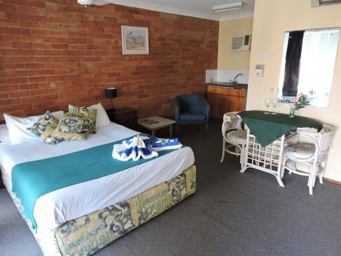 Pacific Motor Inn - Rental Cars 4
