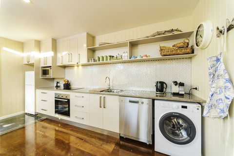 Coastal Pods Wynyard - Rental Cars 5