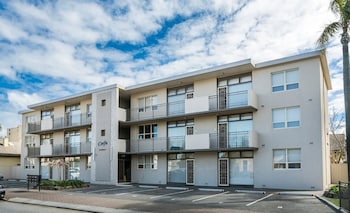 Glenelg Holiday Apartments- Corfu - Rental Cars 2