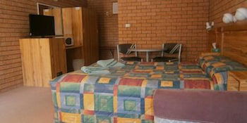Aaron Inn Motel - Rental Cars 6