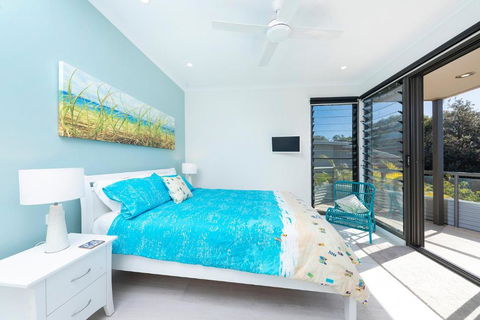 Boom 6 Boomerang Beach - Rental Cars 1