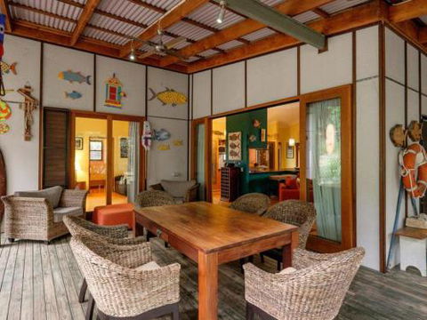 Five Bimba (Tractor House) - Rental Cars 1