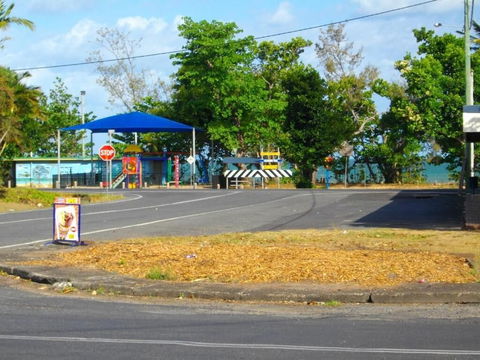 Kurrmine Beach Motel - Rental Cars 2