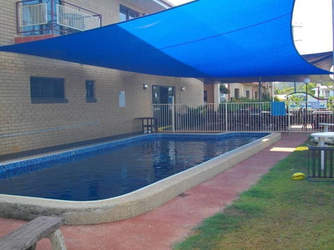 Kurrmine Beach Motel - Rental Cars 4