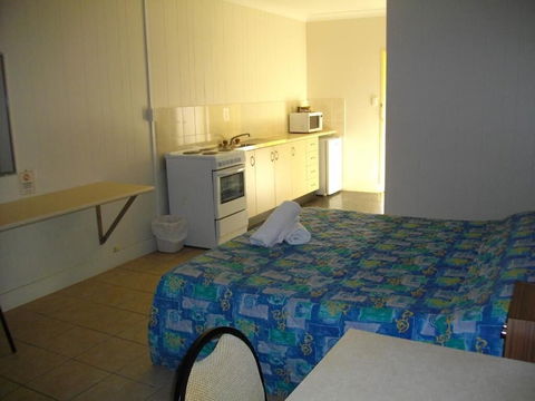 Kurrmine Beach Motel - Rental Cars 6