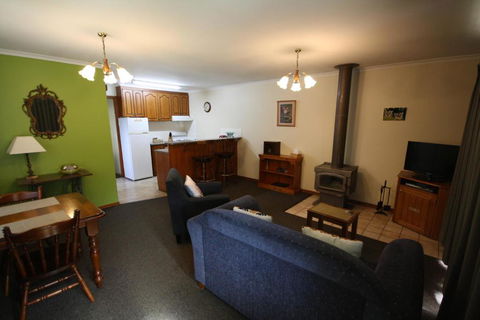 Halls Gap Log Cabins - Rental Cars 4