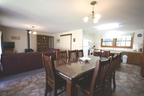 Halls Gap Log Cabins - Rental Cars 5