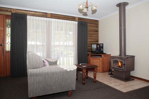 Halls Gap Log Cabins - Rental Cars 2