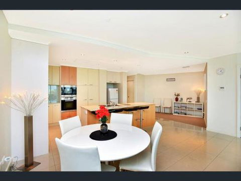 Gallery Resort Apartments - Rental Cars 6