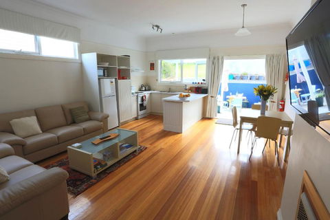 At The Beach & Not Quite At The Beach Holiday Cottages Stanley - Rental Cars 5
