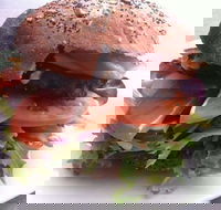 MM Burger Bar and Take Away - Rental Cars