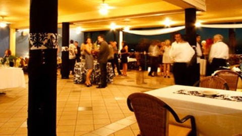 La Beach Restaurant - Rental Cars 2