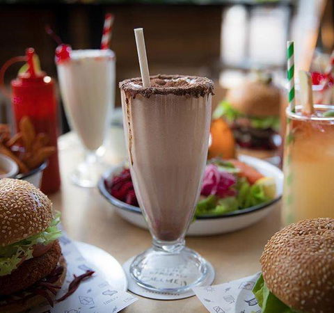 Izzy's Restaurant - Rental Cars 5