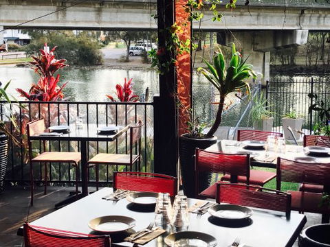 La Bocca Woodfire Pizzeria Italian Restaurant - Rental Cars 0