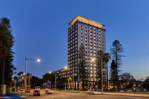 DoubleTree by Hilton Perth Waterfront - Rental Cars 1