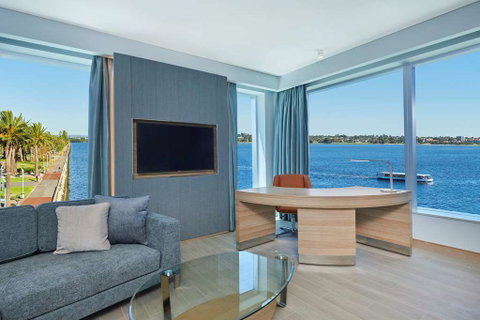 DoubleTree by Hilton Perth Waterfront - Rental Cars 6