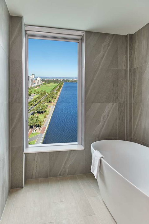 DoubleTree by Hilton Perth Waterfront - Rental Cars 8